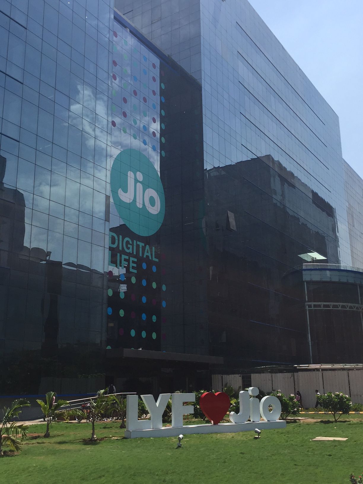 TRAI data shows that Reliance Jio added nearly 1.2 million wireless subscribers in November