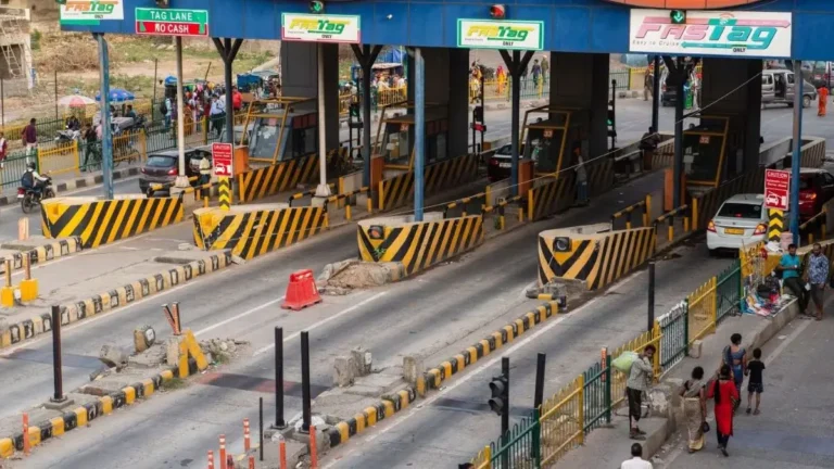 The Finance Ministry has approved a proposal to halve toll charges during highway expansion work