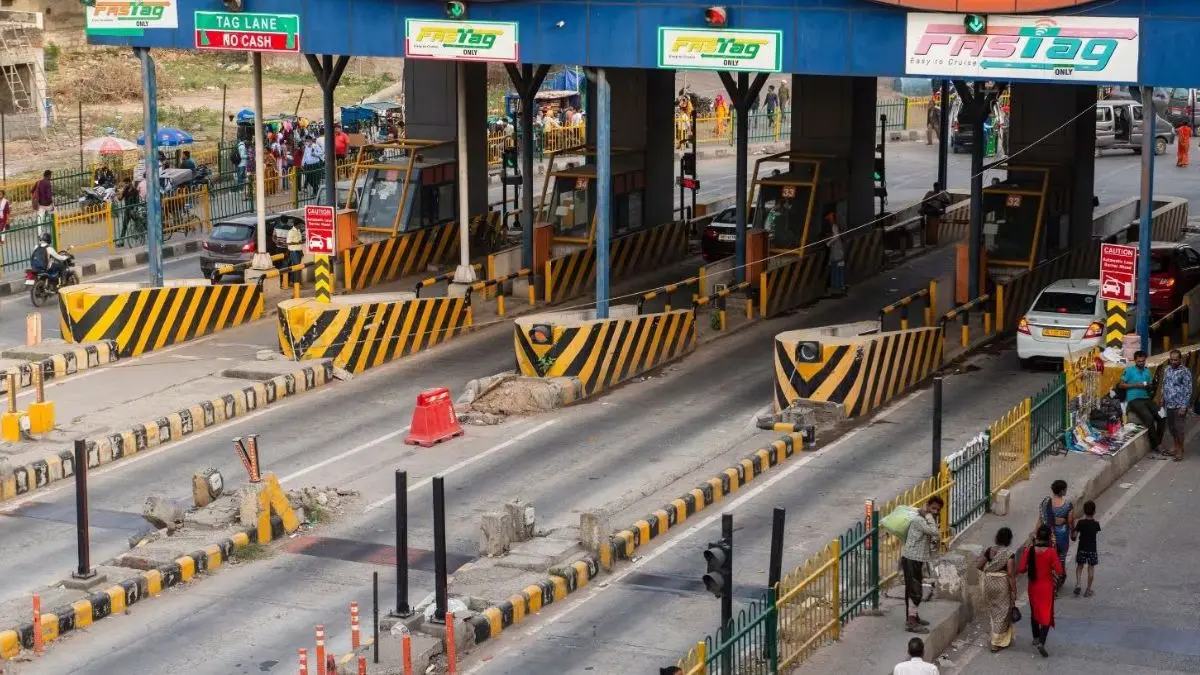 The Finance Ministry has approved a proposal to halve toll charges during highway expansion work
